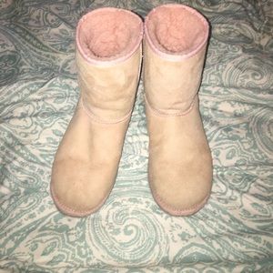 Uggs- light pink short